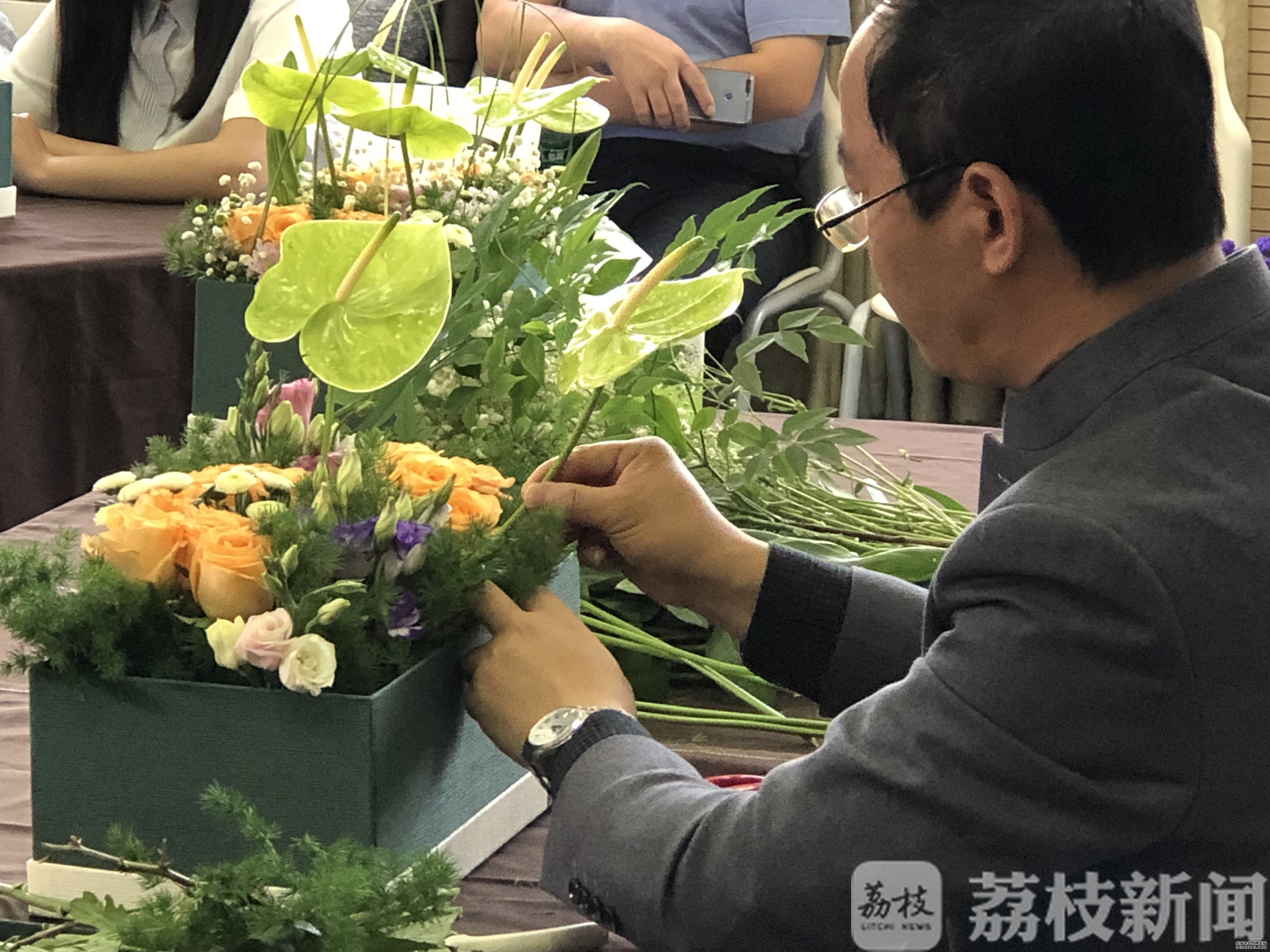 鲜花与心灵的美丽邂逅！这所大学教学生插花感悟人生