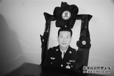 音容犹在,人却不在。