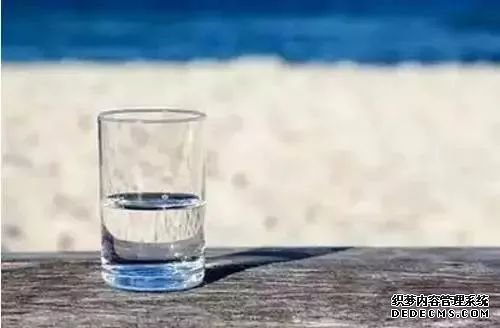 【人生感悟】 一杯水，看透人生