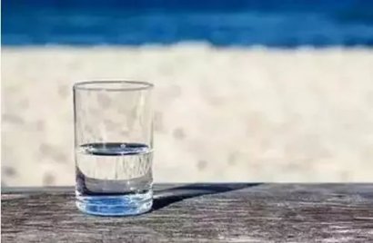 【人生感悟】 一杯水，看透人生