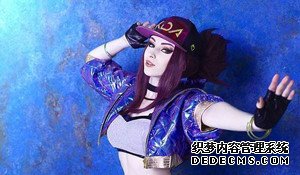 火辣美女Cos《LOL》K/DA女团 一人饰三角尽显万种风情