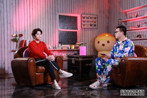 武艺携新专辑做客阿里星球《首发式》专访直播 华丽转身谈人生哲理