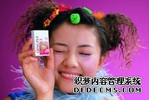 刘亦菲刘诗诗董洁 女星的第一次出镜长啥样如今已经是国内一线红星的高圆圆，被人们经常想起的最初的美好就是那支在当年堪称前卫的清嘴广告，里面那个眨着一对漂亮眼睛，清纯中带着小小诱惑的女孩想必是每个男孩的梦中情人。【详细】娱乐时尚