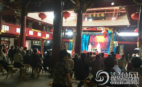 台风夜，温州文化礼堂的灯特别亮