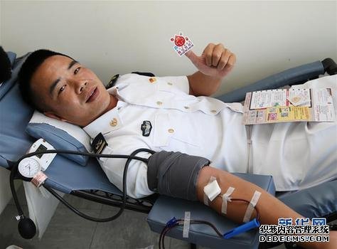 解放军驻港部队为香港市民无偿献血