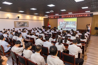 雷锋学院：感悟人生的意义为新时代明德育人