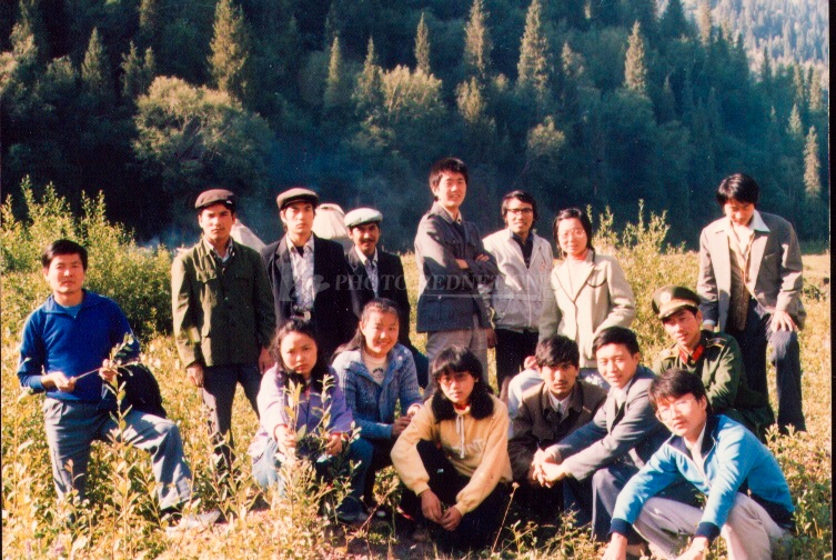 30年后重走天山路，他与回忆相逢在诗中