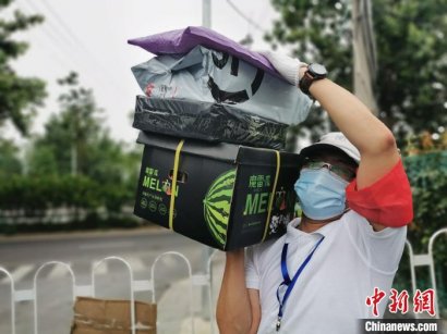 一线战“疫”日记：防护服上的“生日祝福”