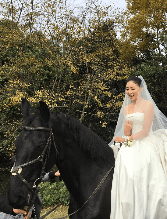 奥运五金王邹凯周捷浪漫大婚 组颜值最高伴娘团