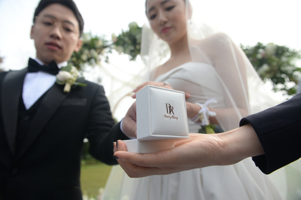 奥运五金王邹凯周捷浪漫大婚 组颜值最高伴娘团