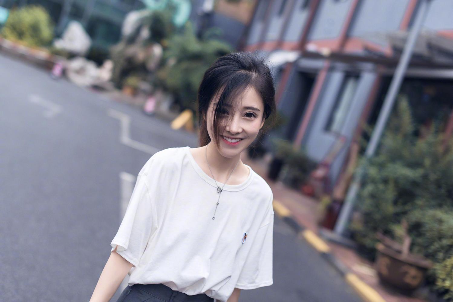 王某挪用公款900多万打赏女主播，还线下约会冯提莫？真相来了！